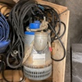 1061475-11 2 st. Dränkpumpar med slang och munstycke