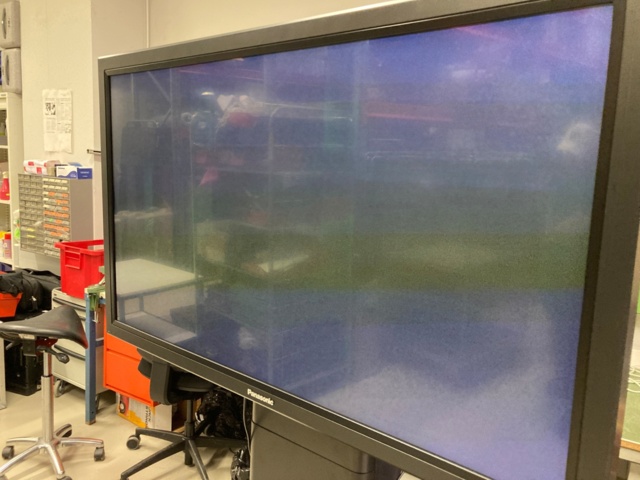 1082394-6 TV-jalusta (+ vanha Panasonic plasmanäyttö) - Ei pohjahintaa