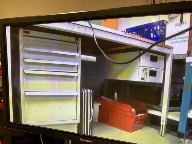 1082394-8 TV-jalusta (+ vanha Panasonic plasmanäyttö) - Ei pohjahintaa