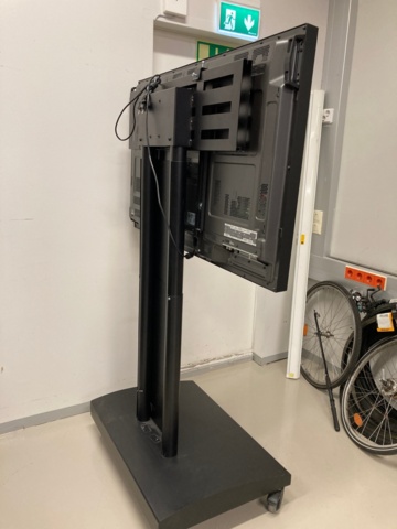 1082394-2 TV-jalusta (+ vanha Panasonic plasmanäyttö) - Ei pohjahintaa