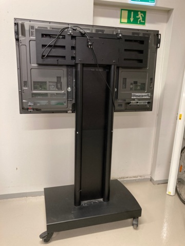 1082394-3 TV-jalusta (+ vanha Panasonic plasmanäyttö) - Ei pohjahintaa