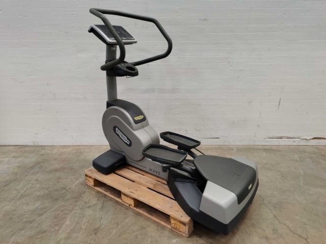 1082480-3 TechnoGym Cardio Wave