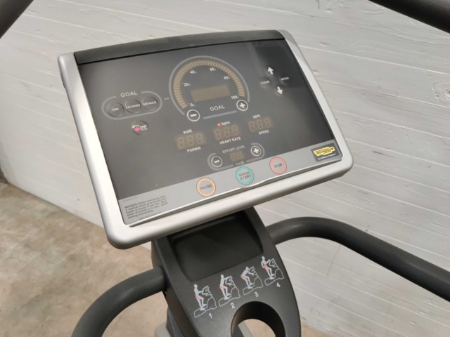 1082480-7 TechnoGym Cardio Wave