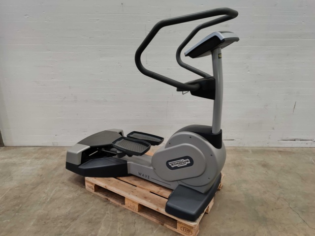 1082480-1 TechnoGym Cardio Wave