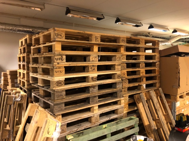 1063845-1 54 EU pallets + 6 disposable pallets