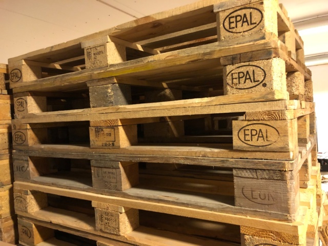 1063845-2 54 EU pallets + 6 disposable pallets