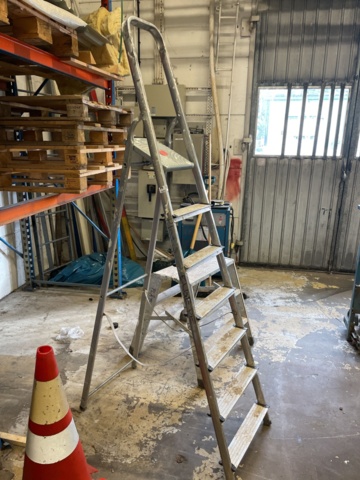 1060226-2 2 trestle ladders