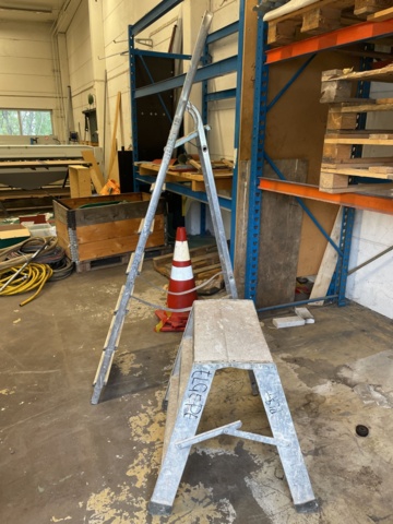 1060226-3 2 trestle ladders