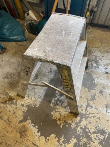 1060226-5 2 trestle ladders