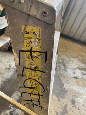 1060226-6 2 trestle ladders