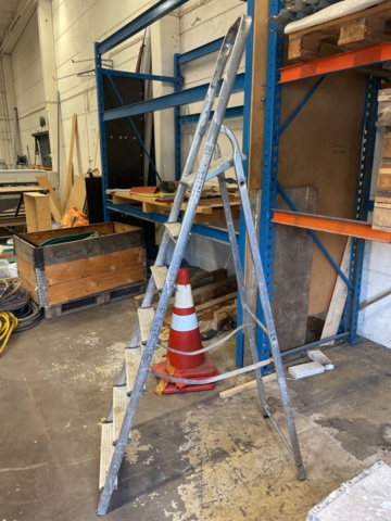 1060226-8 2 trestle ladders
