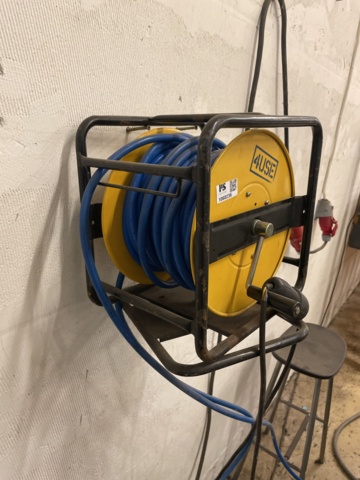 1060236-8 Whispair compressor with hose reel