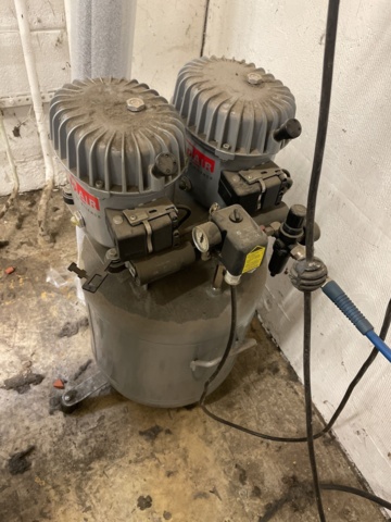 1060236-3 Whispair compressor with hose reel