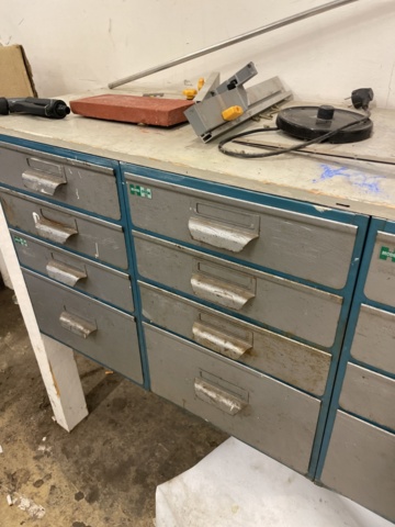 1060242-4 Own built bench with drawers plus everything on the bench included