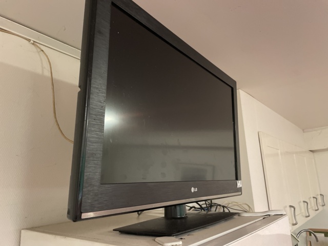 1060248-2 32" LG TV older model