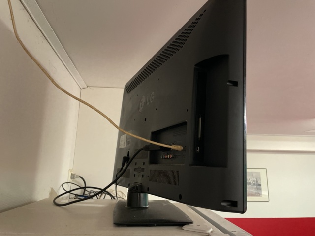 1060248-3 32" LG TV older model