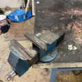 1060263-4 Workbench with vise and grinder