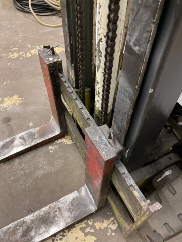 1060223-21 Truck Clark TW25