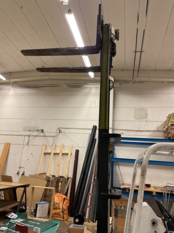 1060223-24 Truck Clark TW25