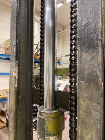 1060223-27 Truck Clark TW25