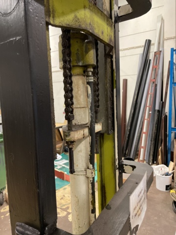 1060223-28 Truck Clark TW25