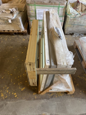 1049613-1 Stool, various windows