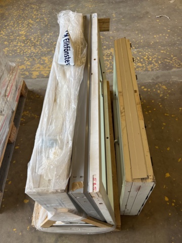 1049613-3 Stool, various windows