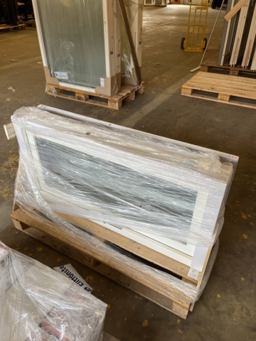 1049613-4 Stool, various windows