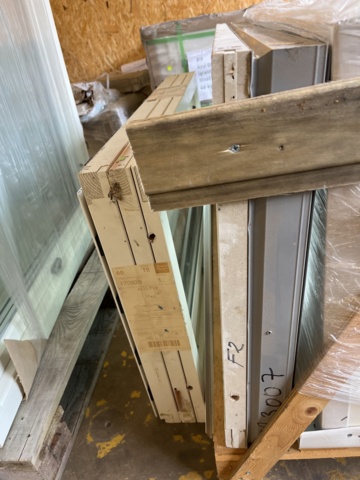 1049613-10 Stool, various windows