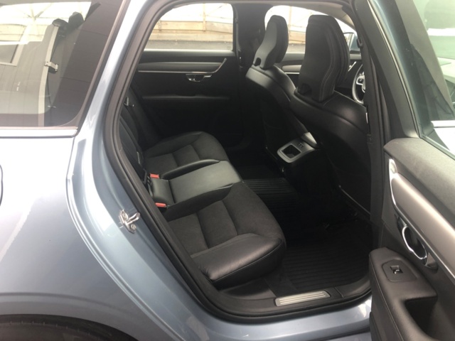 1083980-10 Volvo V90 D4 - 2020