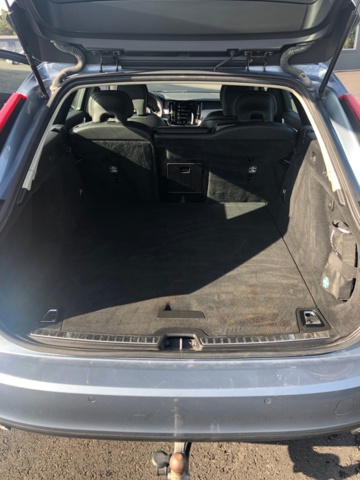 1083980-28 Volvo V90 D4 - 2020