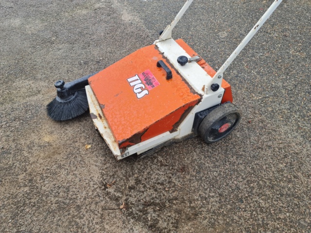 1039543-4 Various wooden farm tools