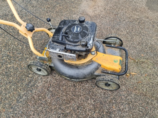 1039543-5 Various wooden farm tools