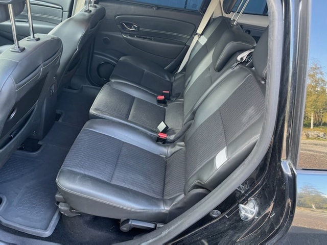 1081706-26 Renault Grand Scenic 1.5 dCi - 2013