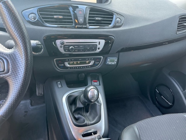 1081706-31 Renault Grand Scenic 1.5 dCi - 2013