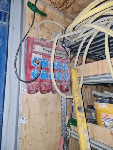 992168-2 8 foot container incl. tools, etc