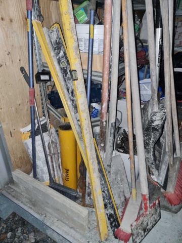 992168-3 8 foot container incl. tools, etc