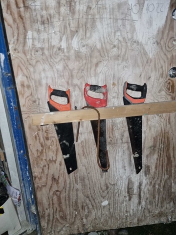 992168-5 8 foot container incl. tools, etc