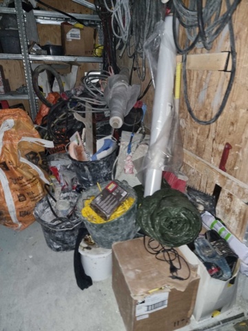 992168-6 8 foot container incl. tools, etc