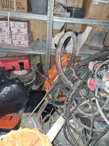 992168-12 8 foot container incl. tools, etc