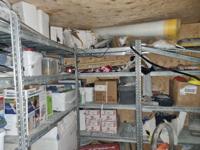 992168-17 8 foot container incl. tools, etc