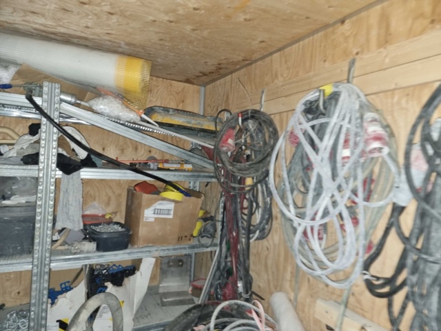 992168-18 8 foot container incl. tools, etc