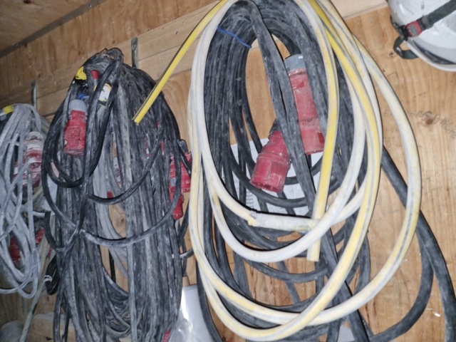 992168-20 8 foot container incl. tools, etc