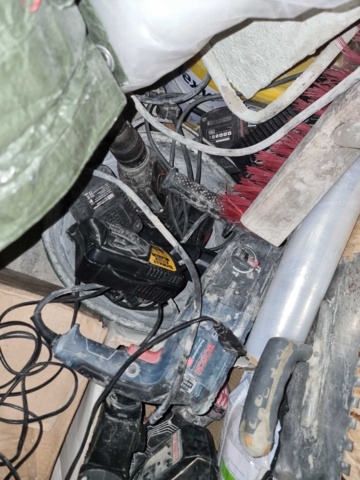 992168-22 8 foot container incl. tools, etc