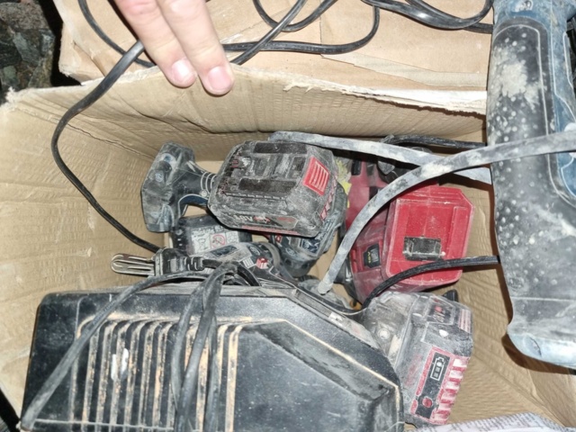 992168-25 8 foot container incl. tools, etc