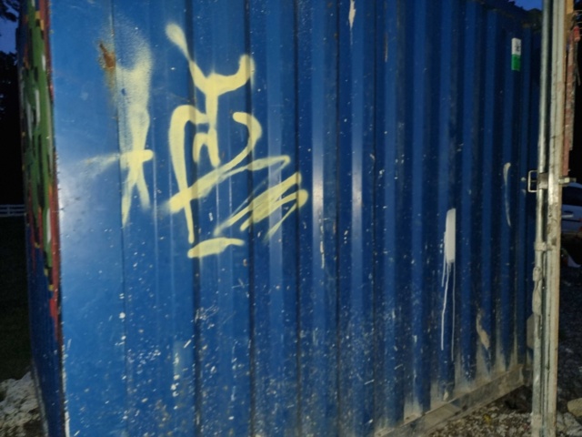 992168-32 8 foot container incl. tools, etc