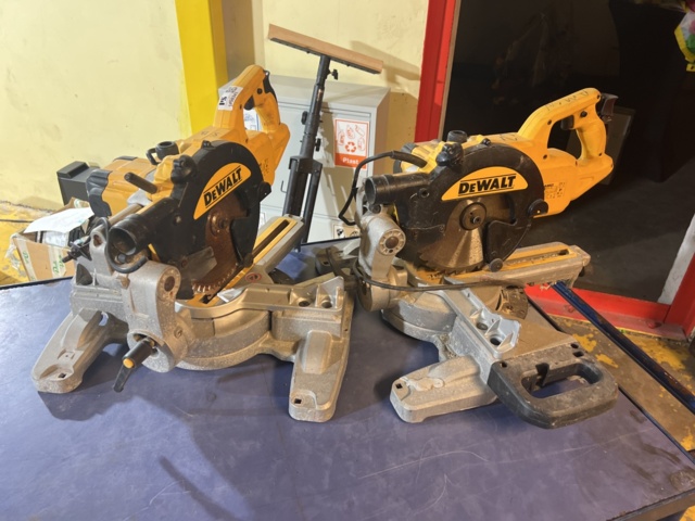 1050341-1 DeWalt 2-piece cut/groove saw defective