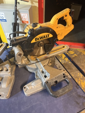 1050341-2 DeWalt 2-piece cut/groove saw defective
