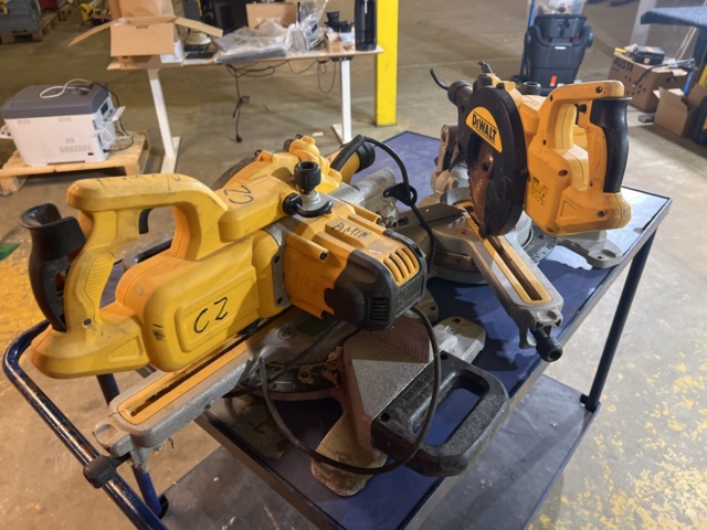 1050341-6 DeWalt 2-piece cut/groove saw defective