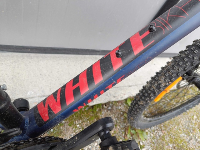 929351-17 Men's bike White Trainer